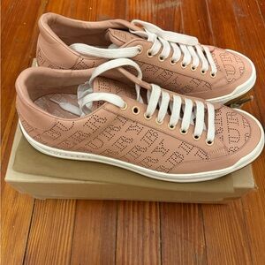 New in box Authentic Burberry pink leather sneakers size 40 women’s